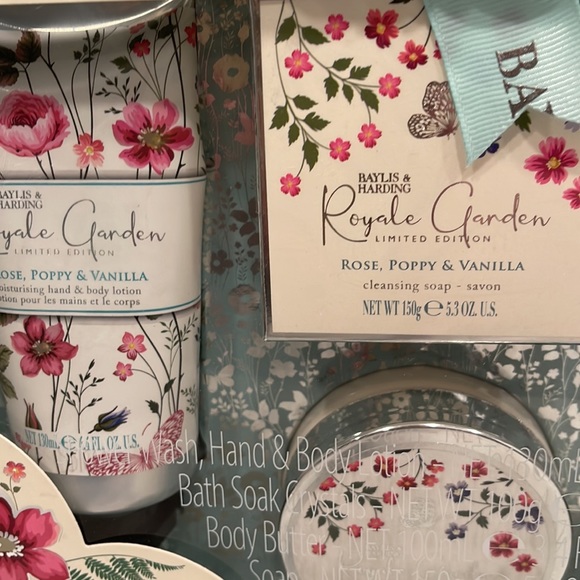 6 piece Baylis & Harding bath set - Picture 3 of 5